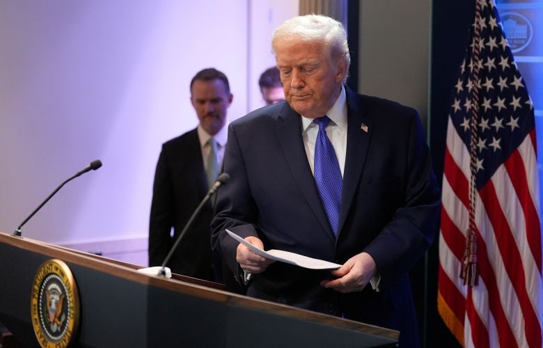 Wall Street Journal: Ο Τραμπ φέρεται διατεθειμένος να τελειώσει τον πόλεμο εναντίον του Ιράν χωρίς να έχουν ξανανοίξει τα Στενά του Ορμούζ