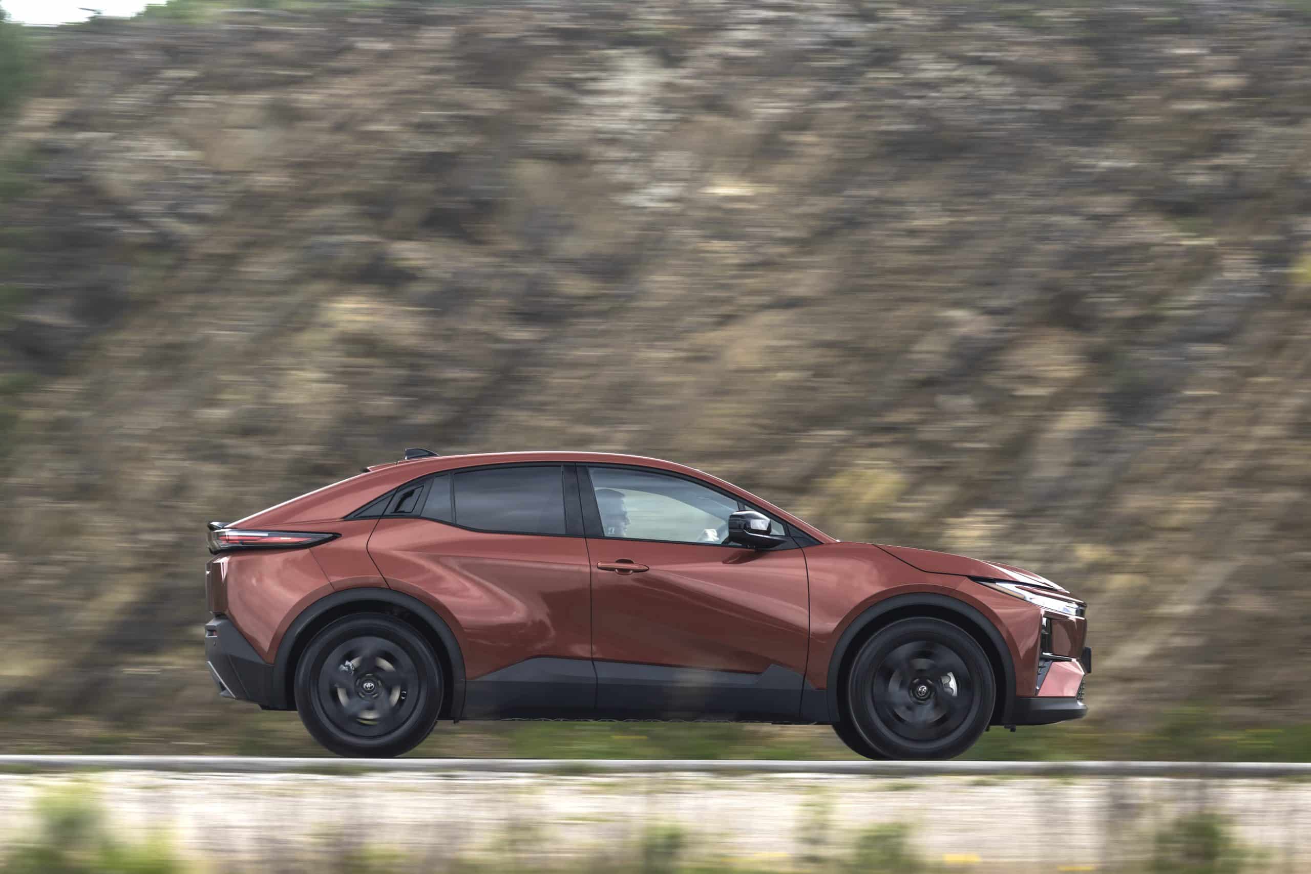 Toyota C-HR+: Τρίτο και ηλεκτρικό