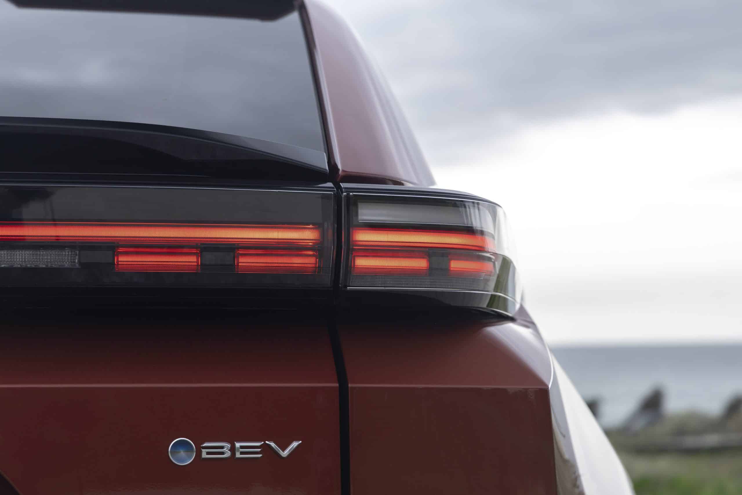 Toyota C-HR+: Τρίτο και ηλεκτρικό