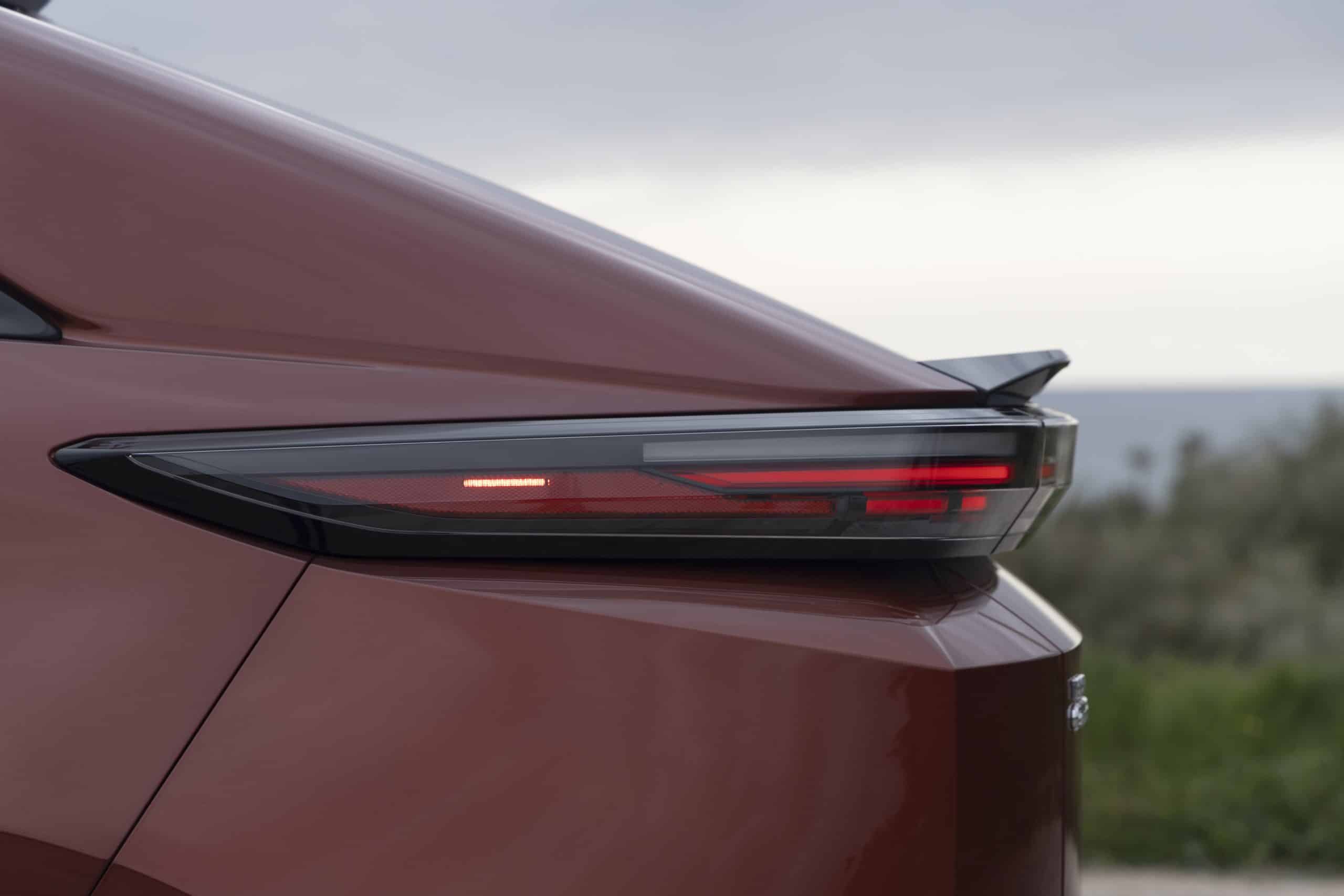 Toyota C-HR+: Τρίτο και ηλεκτρικό