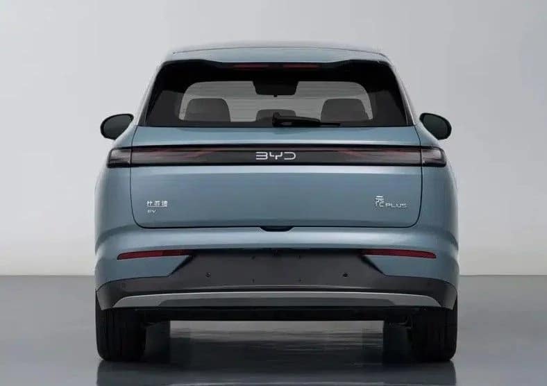 Το νέο BYD Atto 3 αλλάζει τα πάντα: Μεγαλώνει, γίνεται πισωκίνητο και φορτίζει σε 5΄