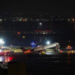 Έκλεισε το αεροδρόμιο La Guardia της Νέας Υόρκης μετά τη σύγκρουση αεροσκάφους της Air Canada Express με όχημα εδάφους – Δείτε εικόνες