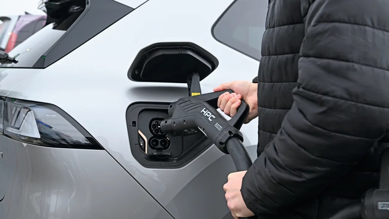 Πανικός! - BMW iX3 vs Tesla Model Y, Audi SQ6, Alpine A390 και Lexus RZ550e