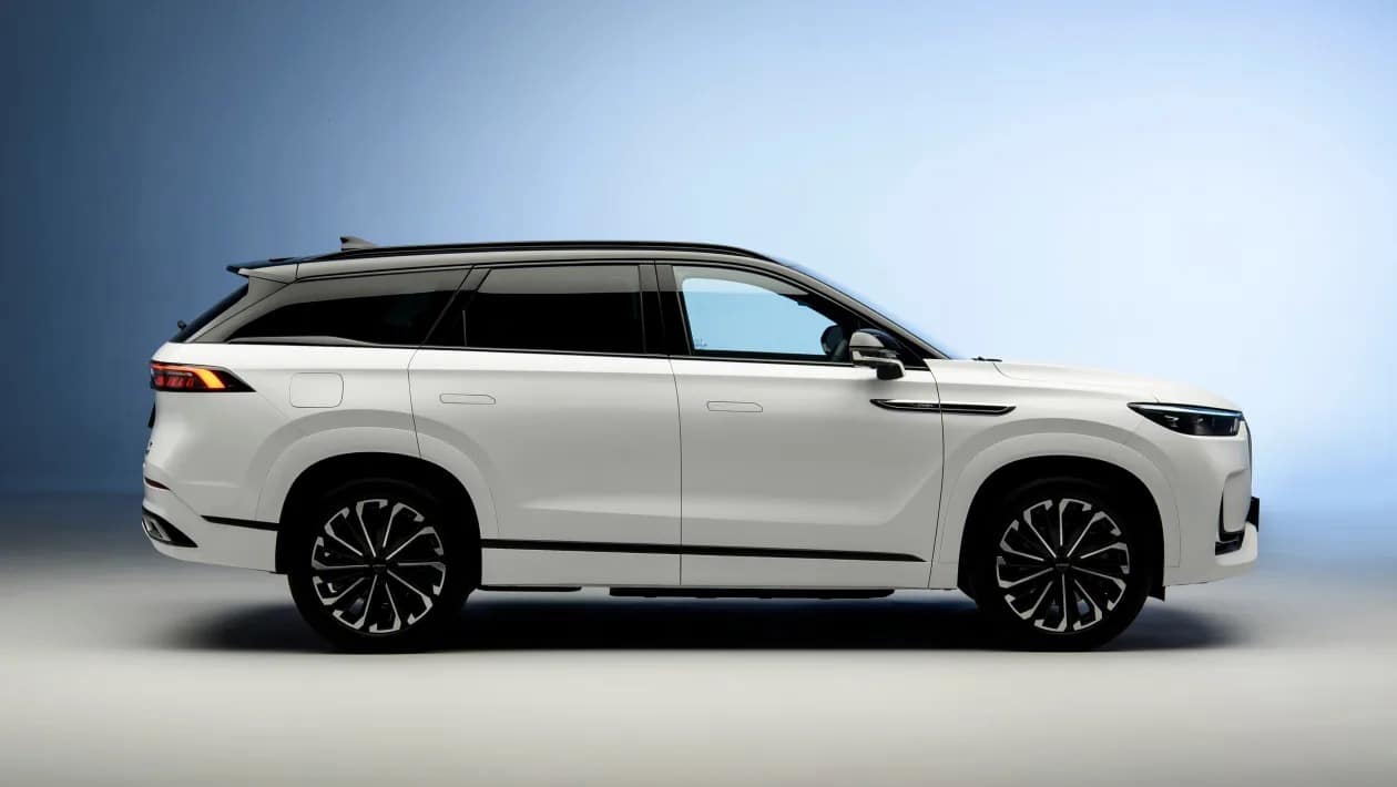 Το νέο Jaecoo 8 φέρνει τα πάνω-κάτω: 422 PS, ηλεκτρική αυτονομία 133 km και χώρος για 7 άτομα