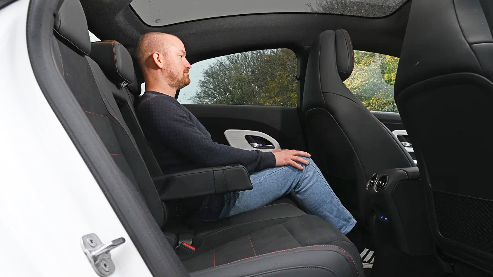 Οδηγούμε τη νέα Mercedes-Benz CLA στην ηλεκτρική και υβριδική εκδοχή της