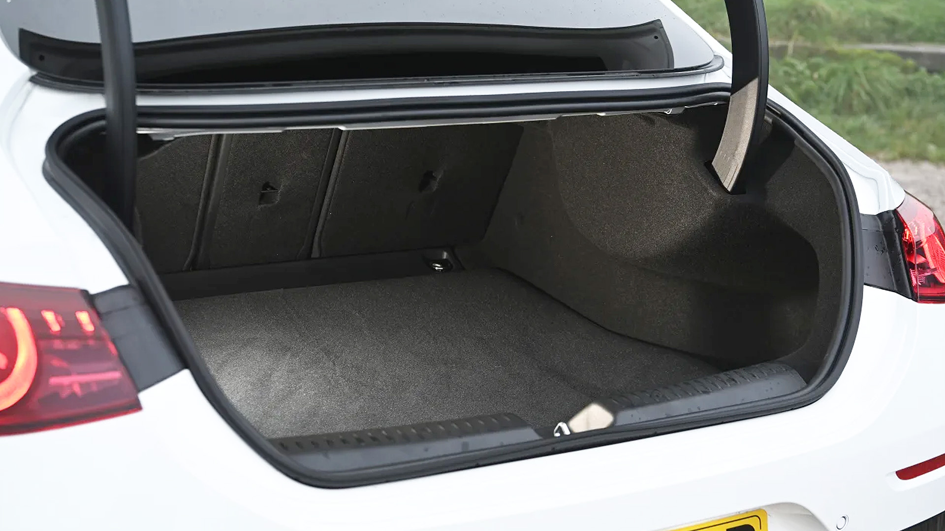 Οδηγούμε τη νέα Mercedes-Benz CLA στην ηλεκτρική και υβριδική εκδοχή της