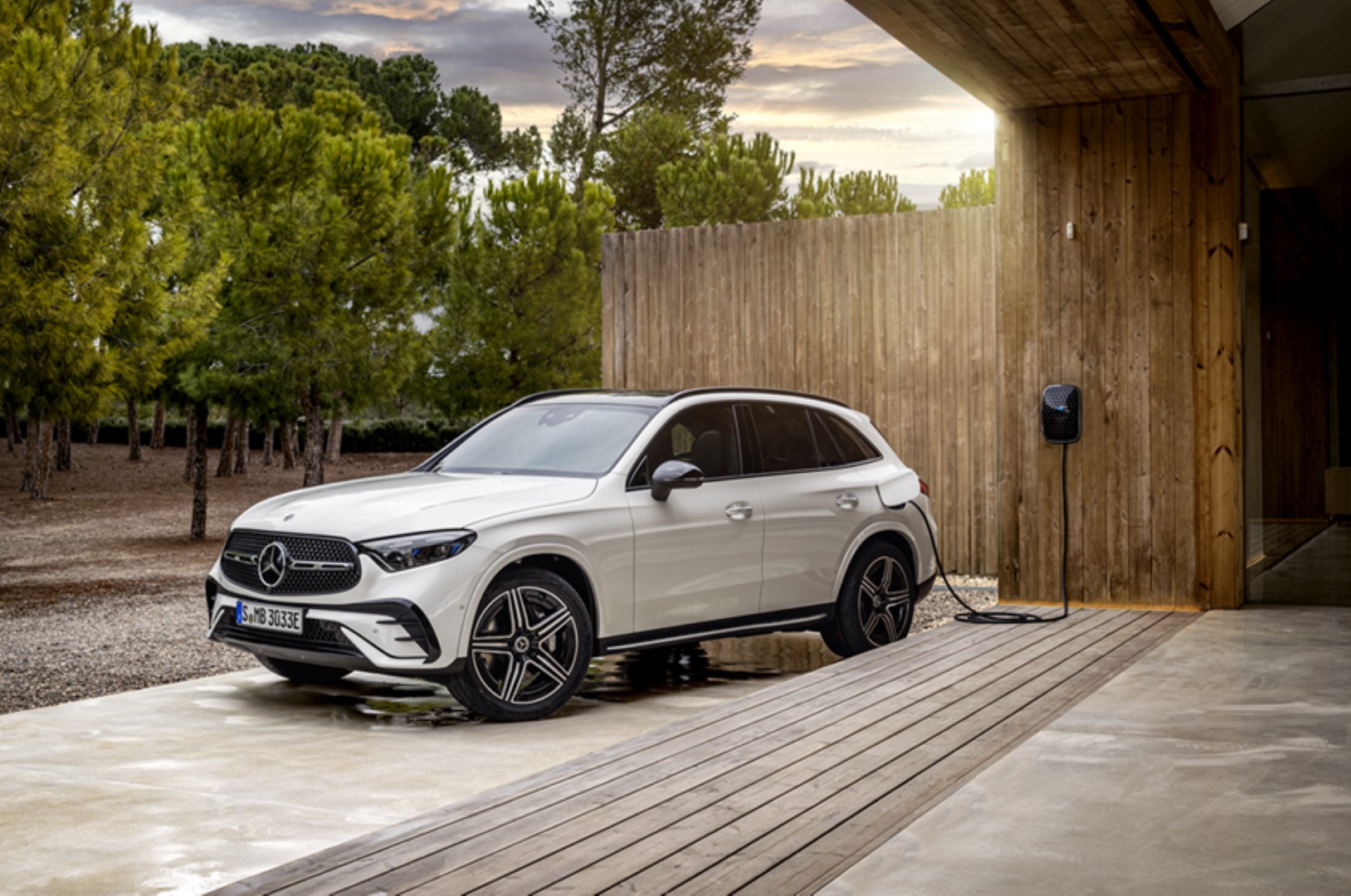 Mercedes-Benz-GLC-140-Edition-5 Mercedes-Benz GLC: 4 νέες εκδόσεις για τα 140 χρόνια καινοτομίας της μάρκας