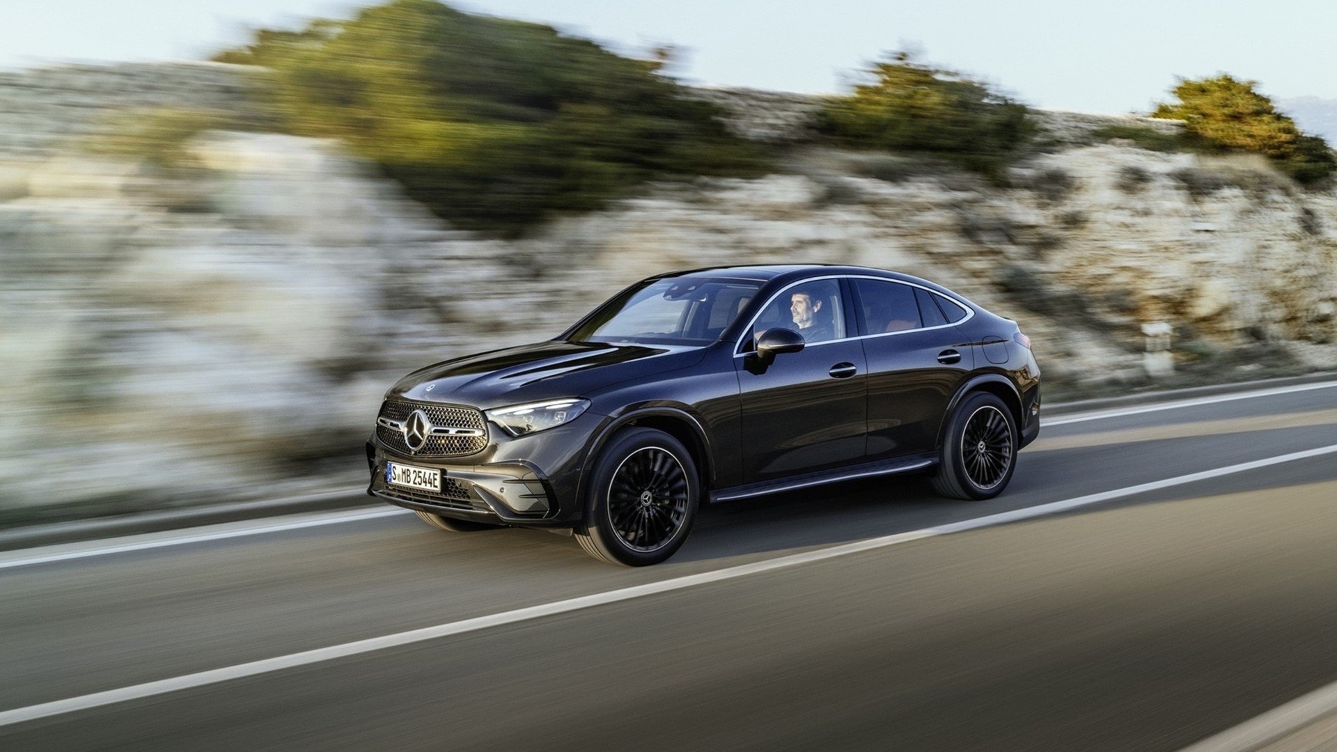 Mercedes-Benz-GLC-140-Edition-7 Mercedes-Benz GLC: 4 νέες εκδόσεις για τα 140 χρόνια καινοτομίας της μάρκας