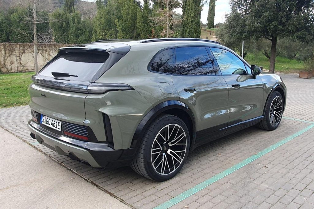 Cayenne Turbo Electric: 1.156 PS, 0-100 σε 2,5'' και φάε τη σκόνη μου