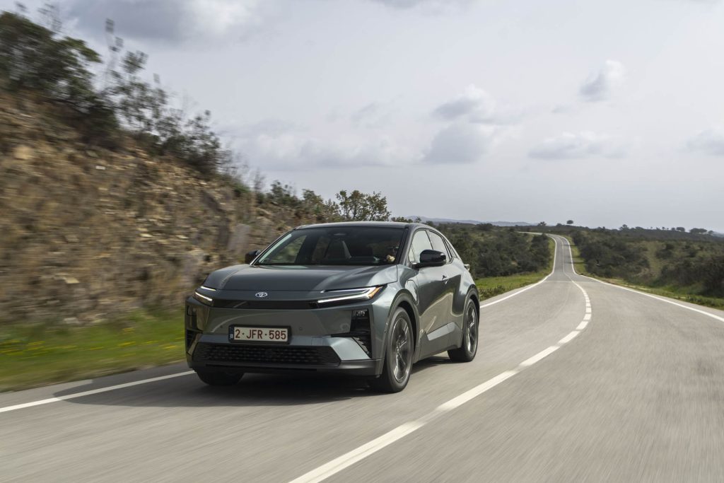 Toyota CHR+ Mineral Dynamic 1