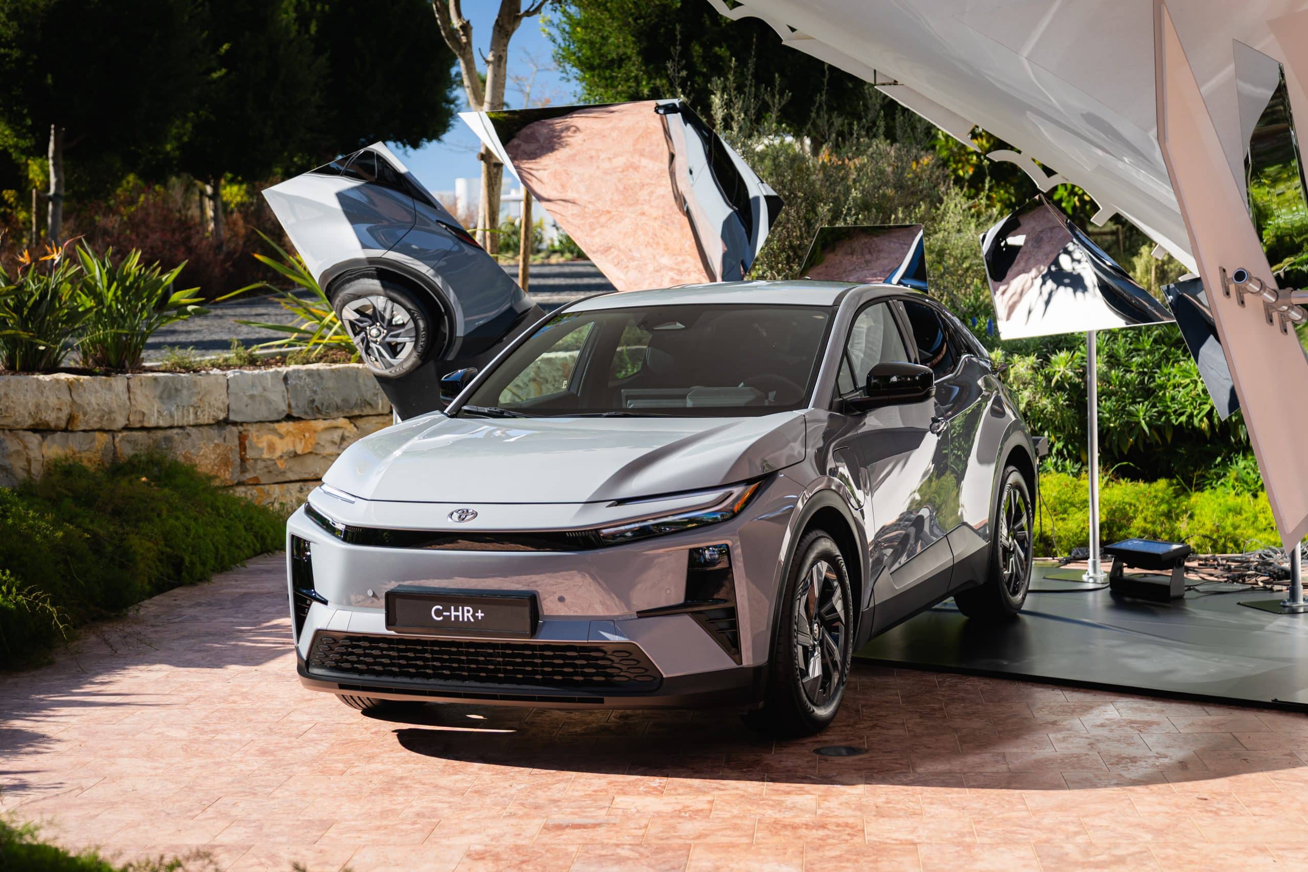 Toyota C-HR+: Τρίτο και ηλεκτρικό