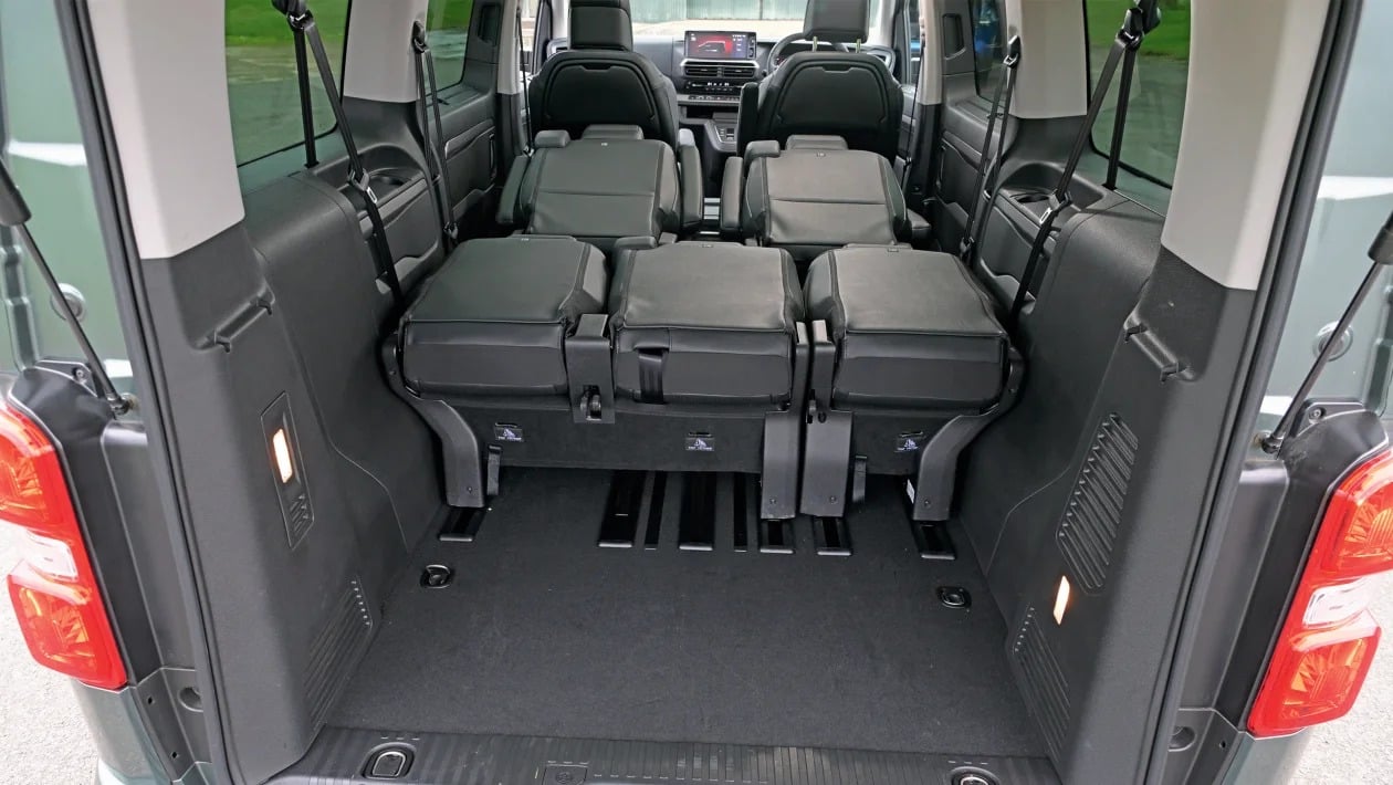 Η μάχη των MPV: Kia PV5 Passenger vs Opel Vivaro Life