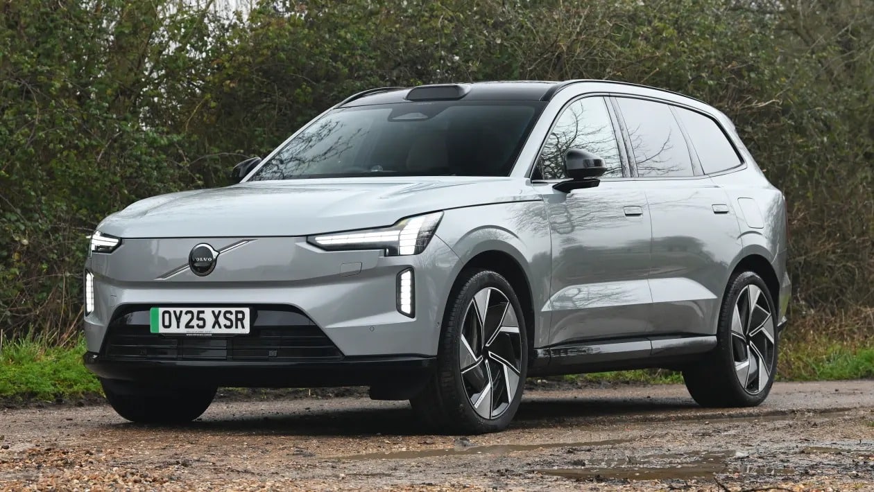 BMW iX εναντίον Volvo EX90: Ποιο premium ηλεκτρικό SUV κερδίζει;