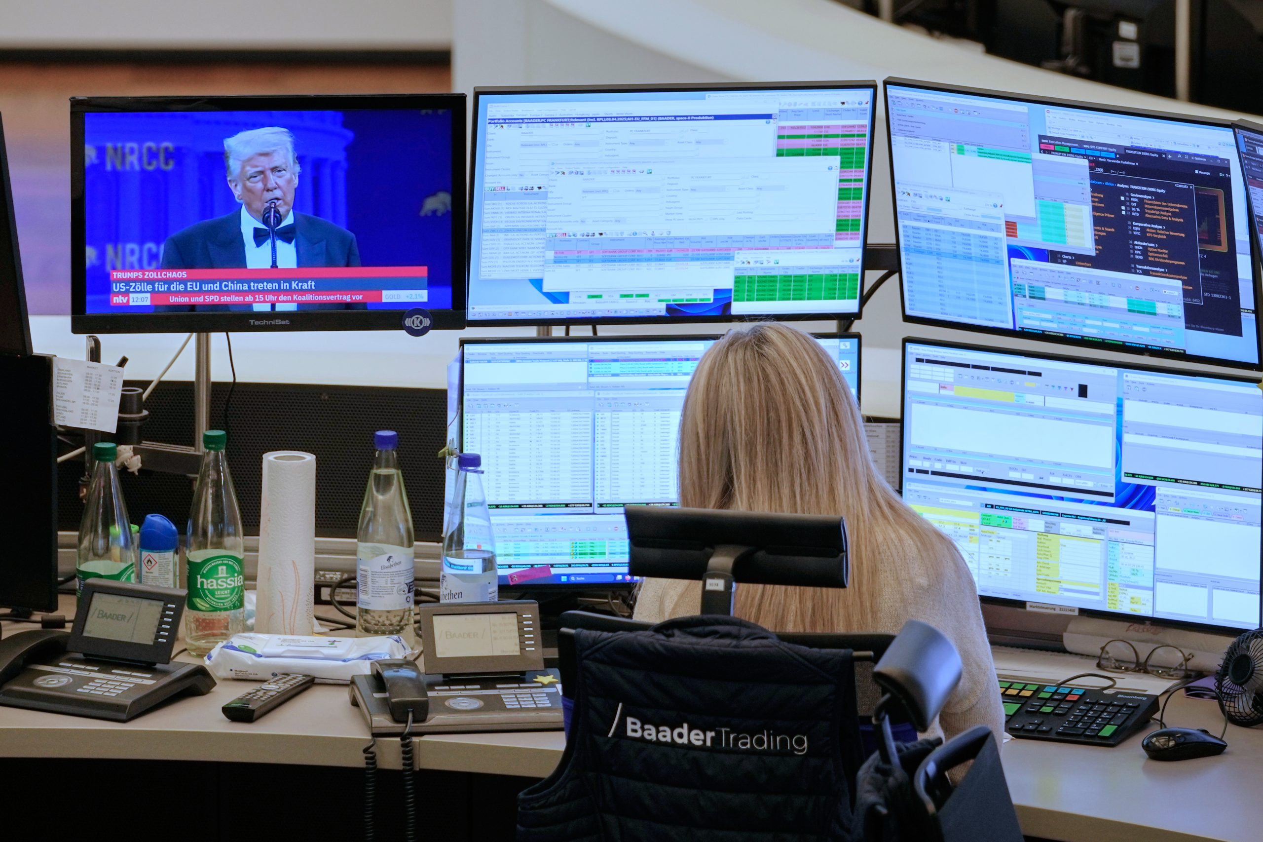 Από το σοκ στην απάθεια: τι δημιουργεί στον ψυχισμό μας η συνεχής έκθεση σε τραγικές ειδήσεις - ertnews.gr