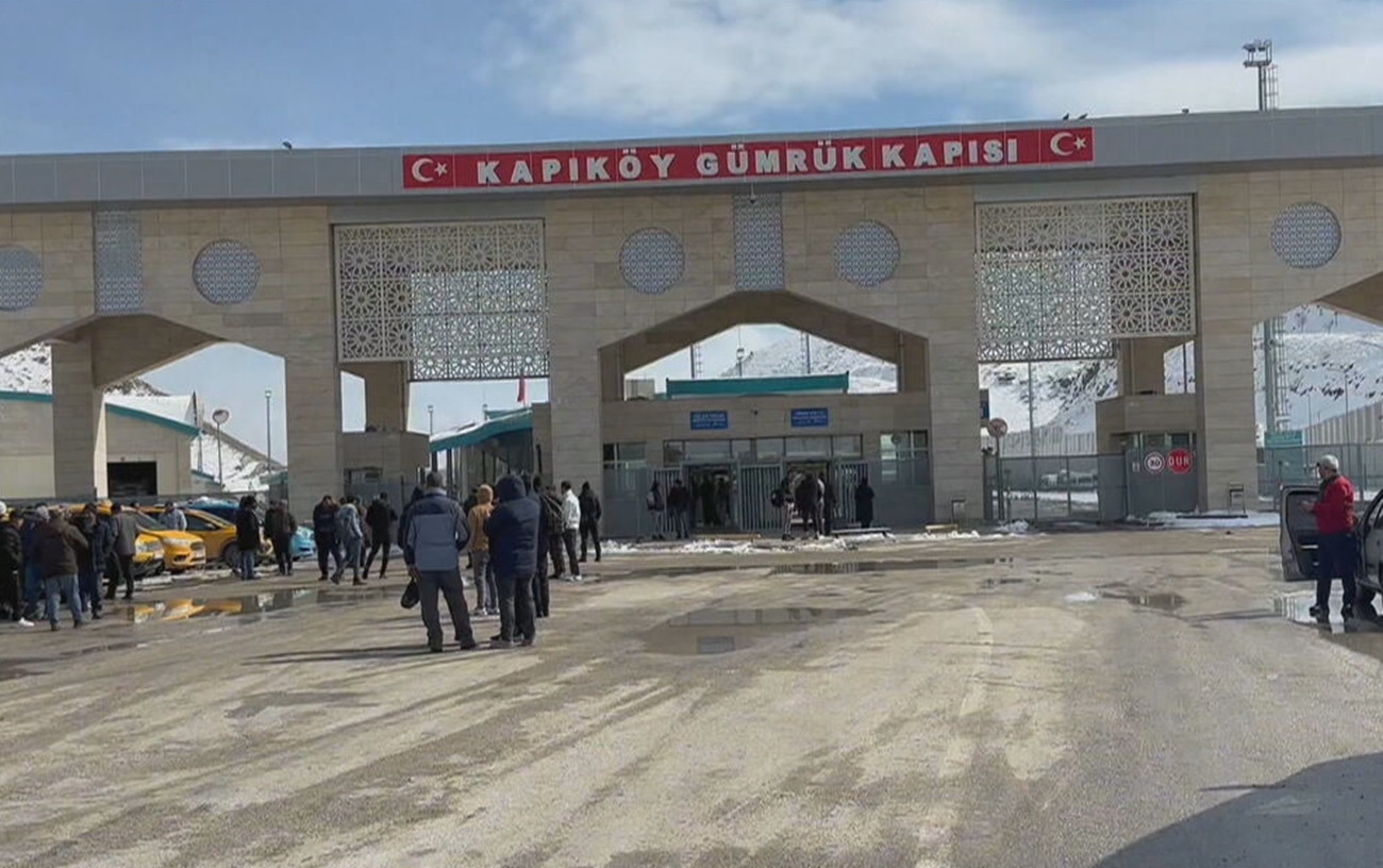 Το ΕΡΤnews στα σύνορα Ιράν-Τουρκίας: Προσωρινή αναστολή διελεύσεων στα χερσαία σύνορα, κανονικά το εμπόριο