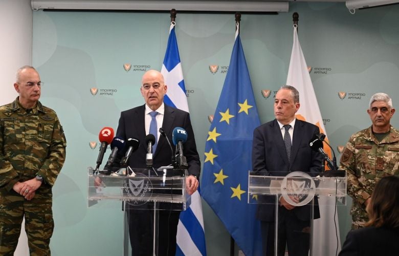 Δένδιας από Λευκωσία: «Η Ελλάδα θα συμβάλει με κάθε δυνατό τρόπο στην άμυνα της Κυπριακής Δημοκρατίας»
