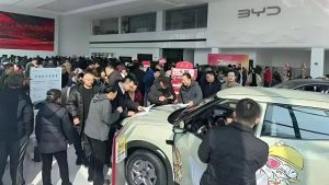 H απόλυτη τρέλα στην Κίνα με τους σταθμούς φόρτισης 5 λεπτών της BYD