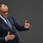 Γερμανία: Για «έκρηξη» βίας που οφείλεται εν μέρει στους μετανάστες έκανε λόγο ο καγκελάριος Μερτς