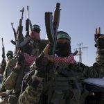 Σχέδιο αφοπλισμού της Χαμάς: καταστροφή τούνελ και παράδοση όπλων σε πέντε στάδια μέσα σε οκτώ μήνες – Η οργάνωση μελετά το έγγραφο