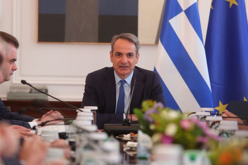 Μητσοτάκης στο υπουργικό: Στα 920 ευρώ ο κατώτατος μισθός από 1η Απριλίου – Μηνιαία αύξηση 40 ευρώ από πέρυσι, σχεδόν μισός μισθός ετησίως