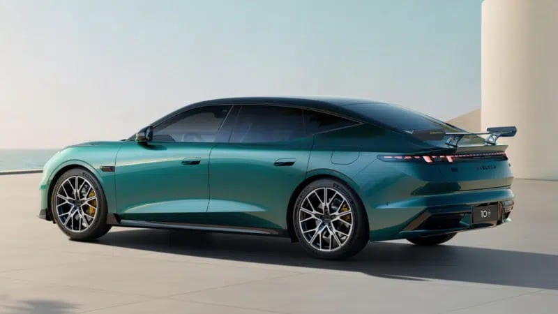 Το νέο Lynk & Co 10+ με 912 PS βάζει «φωτιά» στα ηλεκτρικά sedan