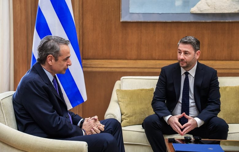 Συνάντηση Μητσοτάκη με τον Ανδρουλάκη: Η σημαία και η καρδιά μας βρίσκεται στην Κύπρο – Προτεραιότητα ο επαναπατρισμός των εγκλωβισμένων Ελλήνων