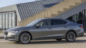 PHEV αλλά… γρήγορο: Το νέο Skoda Superb iV μπαίνει δυναμικά στο παιχνίδι των premium sedan