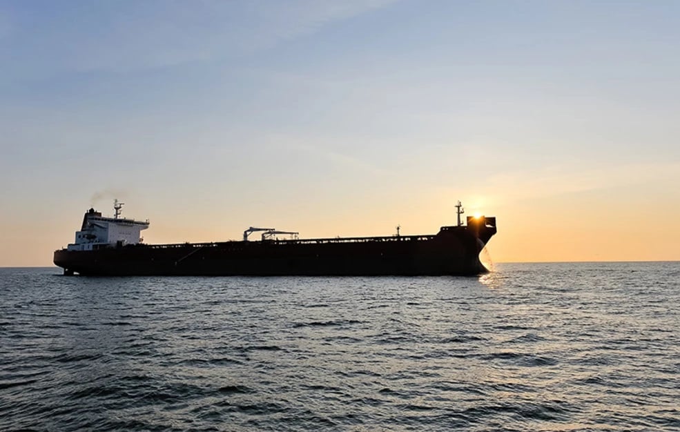 Πώς ο πόλεμος στη Μέση Ανατολή εκτόξευσε τα ναύλα και αναγκάζει τα δεξαμενόπλοια να αλλάζουν ρότα