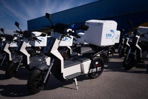 ΕΛΤΑ: Ανανέωση του στόλου με 250 ηλεκτρικά δίκυκλα ελληνικής παραγωγής