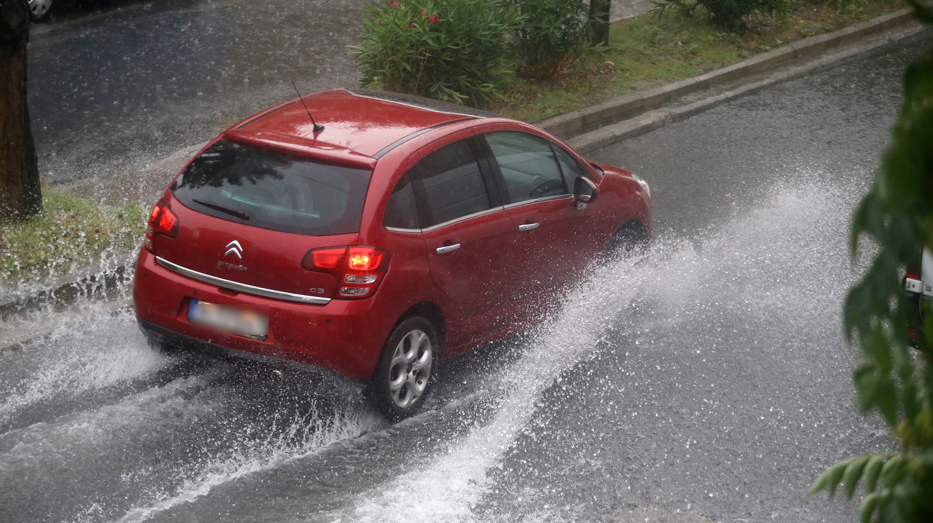 wet driving rain water spray INTIME