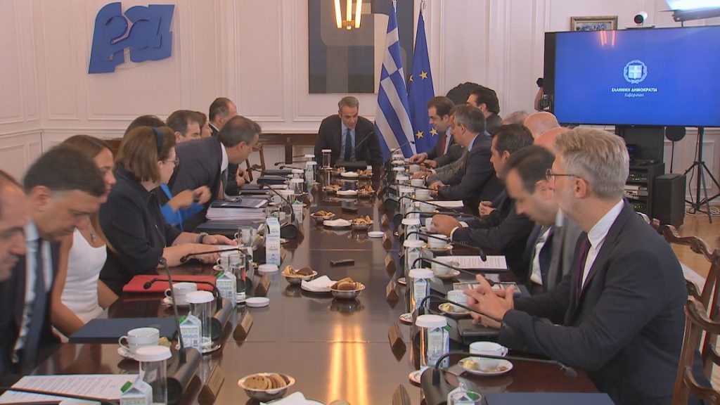 Συνεδριάζει την Πέμπτη το υπουργικό συμβούλιο – Κατώτατος μισθός και διεθνείς εξελίξεις στην ατζέντα