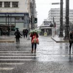 Κακοκαιρία Erminio: Κλειστά σχολεία και ακυρώσεις δρομολογίων σε νησιά και Αττική