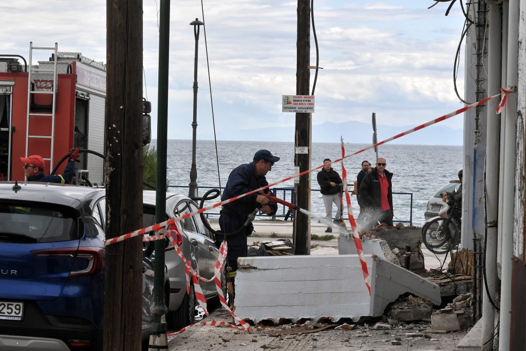 Τραγωδία στην Κόρινθο: Μπαλκόνι συνέθλιψε 43χρονη γυναίκα – Από την κατάρρευση τραυματίστηκε το ένα παιδί της