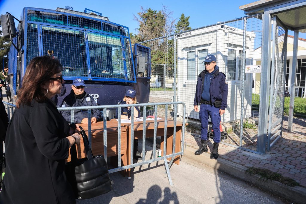 Για τις 27 Μαΐου διεκόπη η δίκη για τα Τέμπη - Σφοδρές αντιδράσεις για τις ευθύνες του Δημοσίου - ertnews.gr