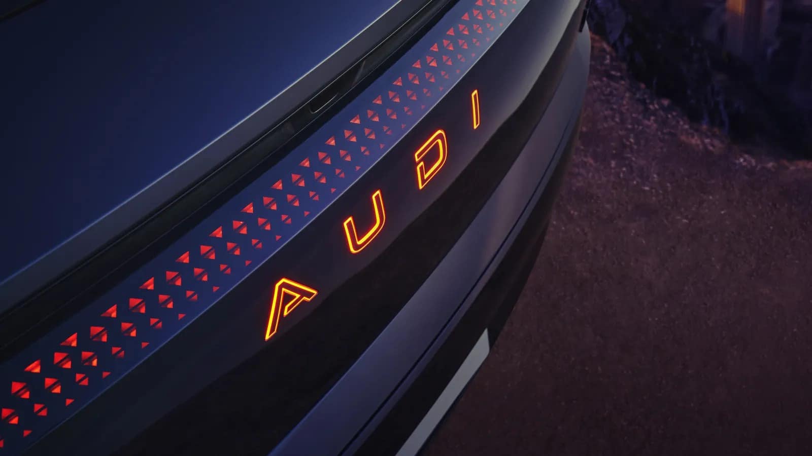 AUDI E7X: Το ηλεκτρικό SUV χωρίς... δαχτυλίδια αποκαλύπτεται με 680 PS και καμπίνα… από το μέλλον