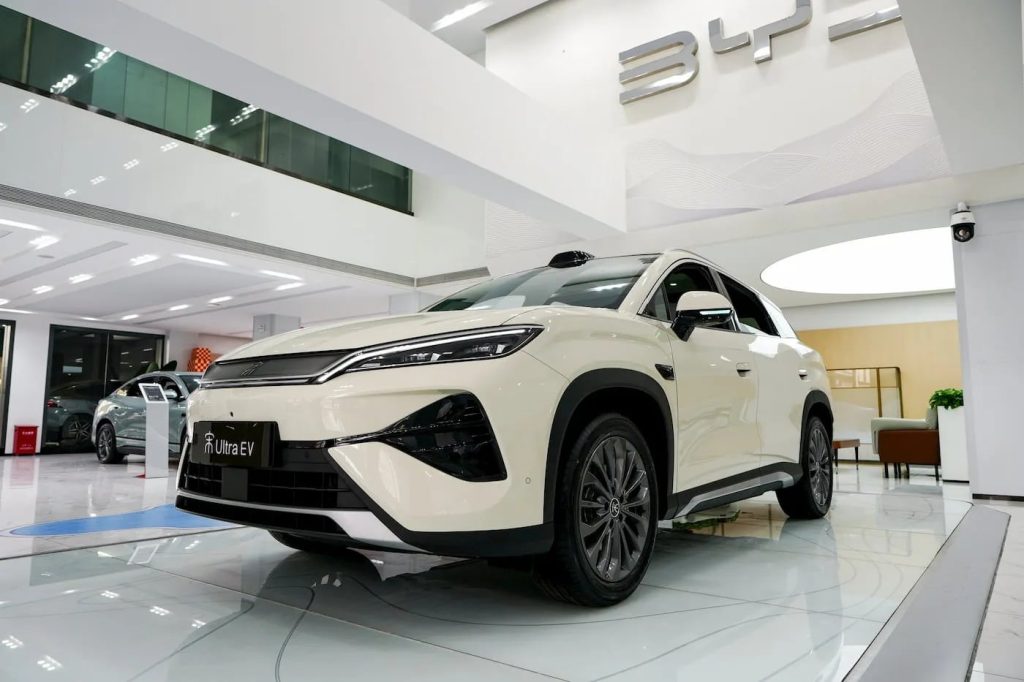 BYD Song Ultra EV: Το ηλεκτρικό SUV που φορτίζει σε 5' και απειλεί να σαρώσει την αγορά