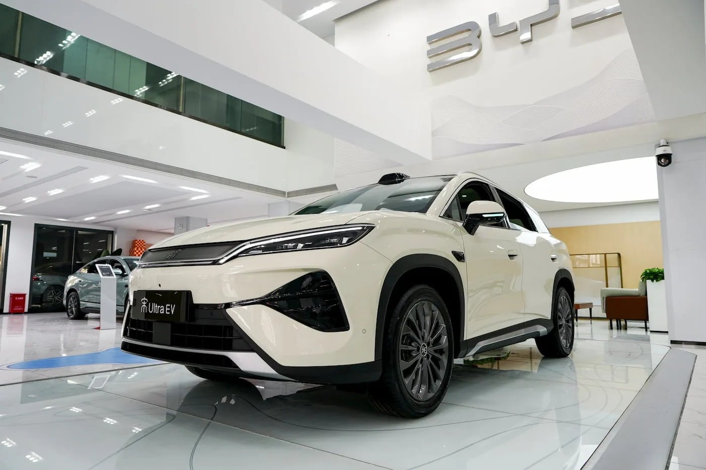 BYD Song Ultra EV: Το ηλεκτρικό SUV που φορτίζει σε 5' και απειλεί να σαρώσει την αγορά
