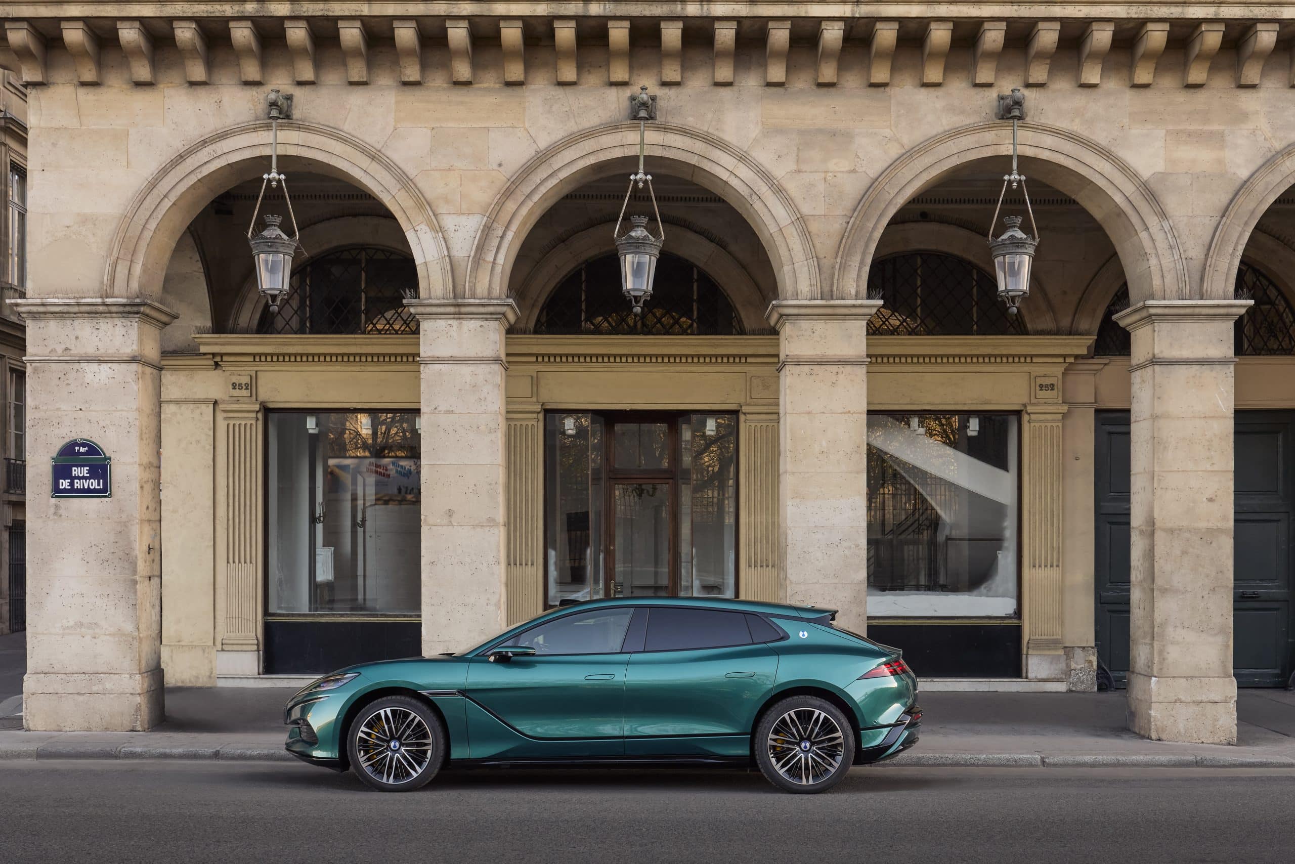 Το shooting brake DENZA Z9GT έρχεται στην Ευρώπ