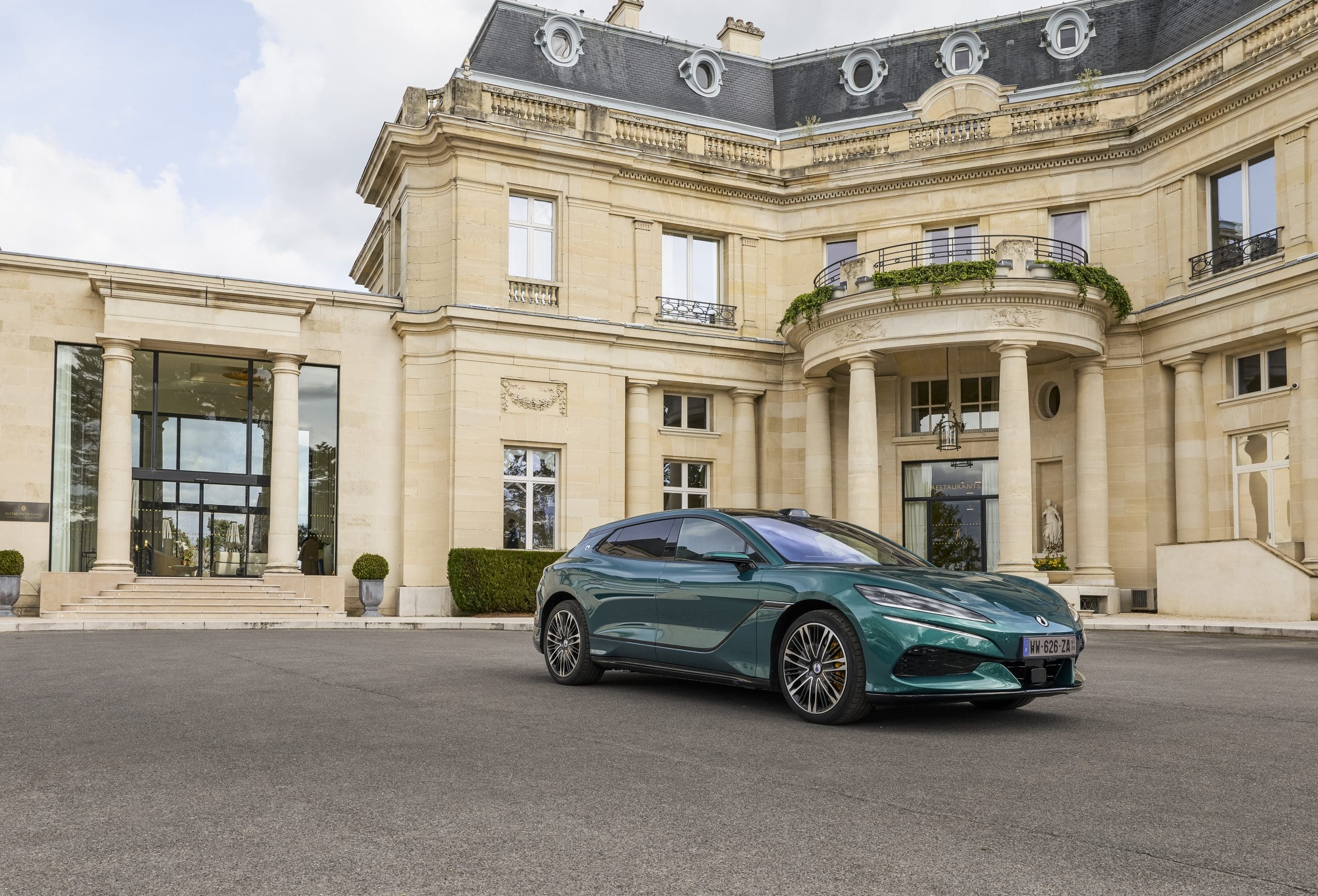 Το shooting brake DENZA Z9GT έρχεται στην Ευρώπ