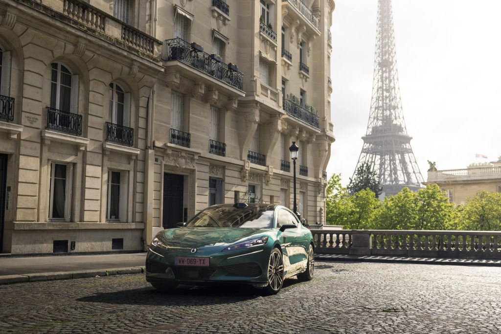 Η DENZA κάνει το παγκόσμιο βήμα με οδηγό την τεχνολογία και την κομψότητα