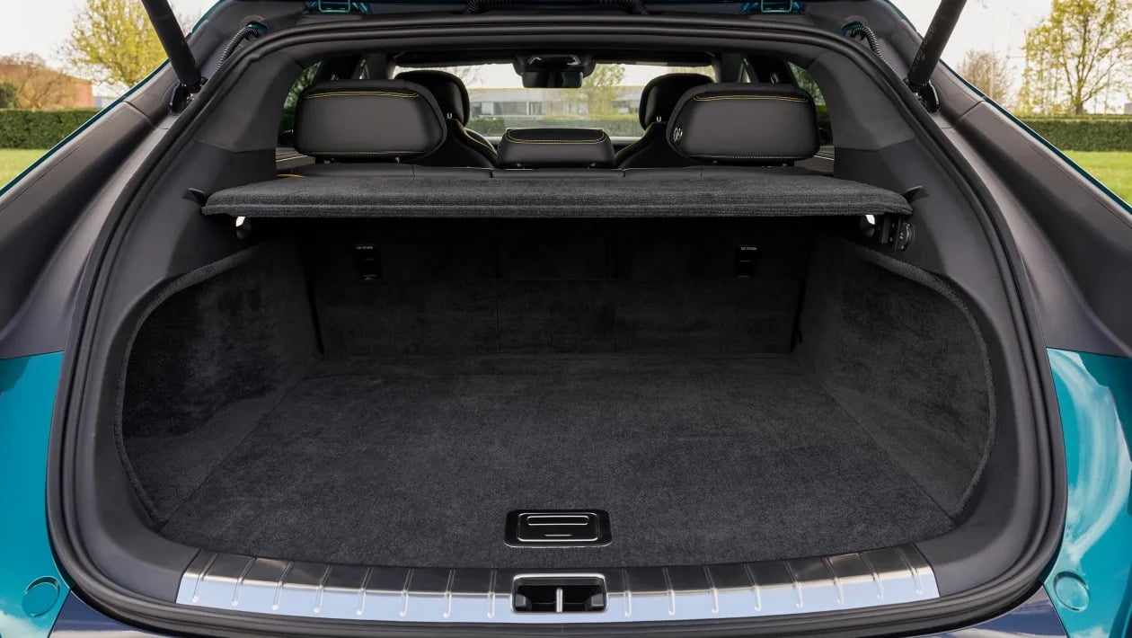 Ηλεκτρικό υπερόπλο: Το Denza Z9GT φορτίζει σε 5' και αφήνει πίσω Porsche και Tesla