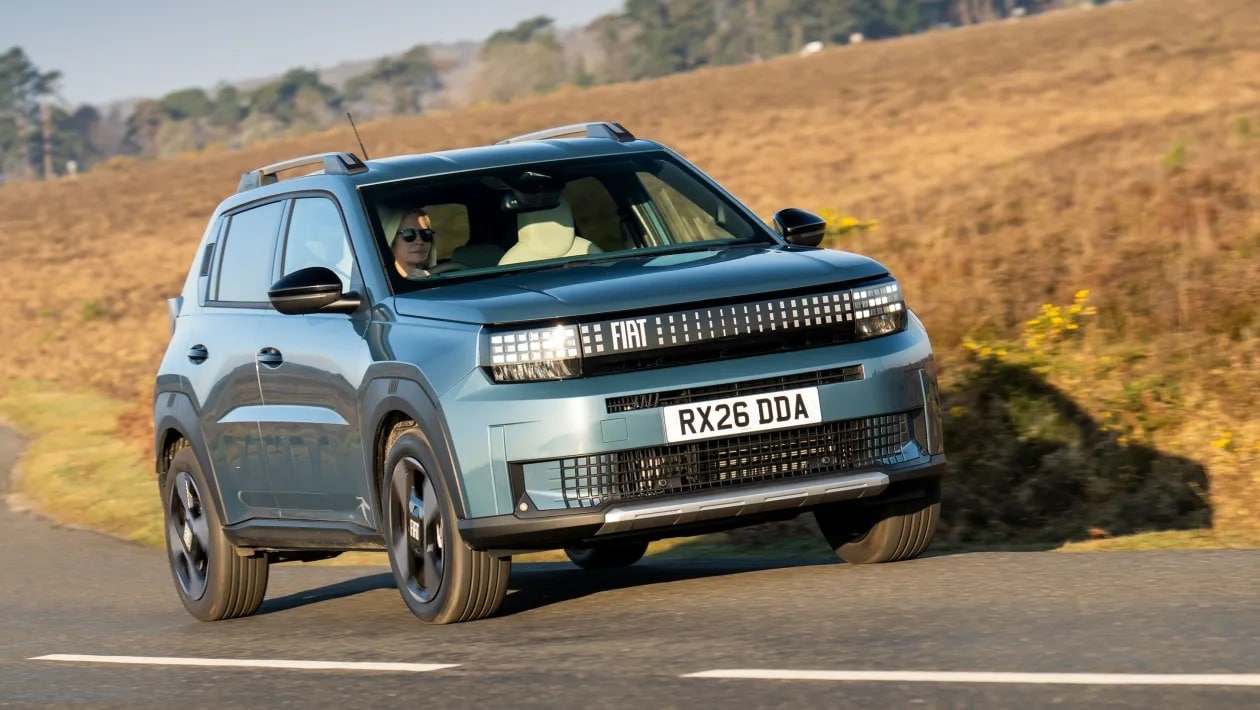 Fiat Grande Panda Hybrid: Το μικρό που τα κάνει όλα και καίει σαν... scooter!