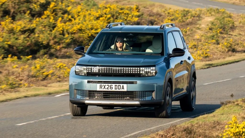 Fiat Grande Panda Hybrid: Το μικρό που τα κάνει όλα και καίει σαν... scooter!