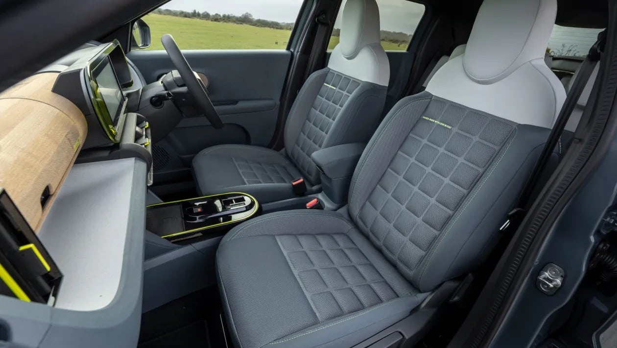 Fiat Grande Panda Hybrid: Το μικρό που τα κάνει όλα και καίει σαν... scooter!