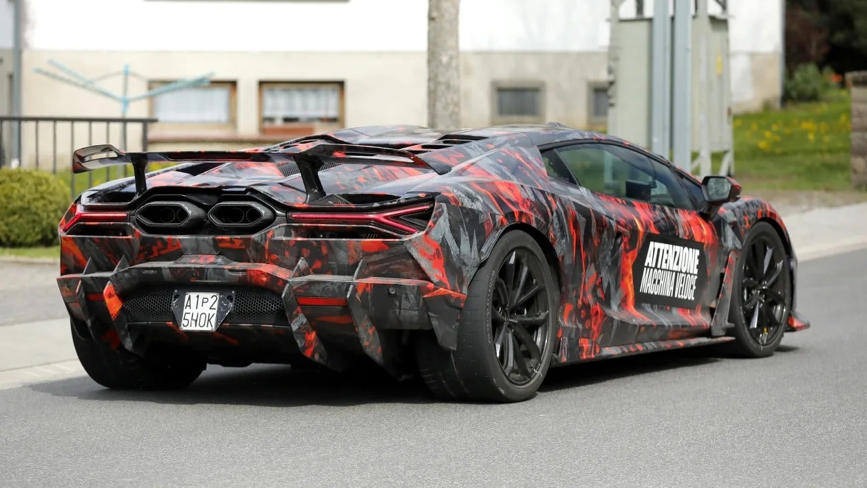 Lamborghini Revuelto SV: Το απόλυτο V12 «τέρας» των 1.015 PS ετοιμάζεται να σπάσει τα χρονόμετρα στο Nürburgring