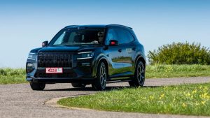 1.400 PS και 240 km ηλεκτρικής αυτονομίας - Το Zeekr 8X έρχεται να γκρεμίσει BMW & Audi με τιμή-σοκ