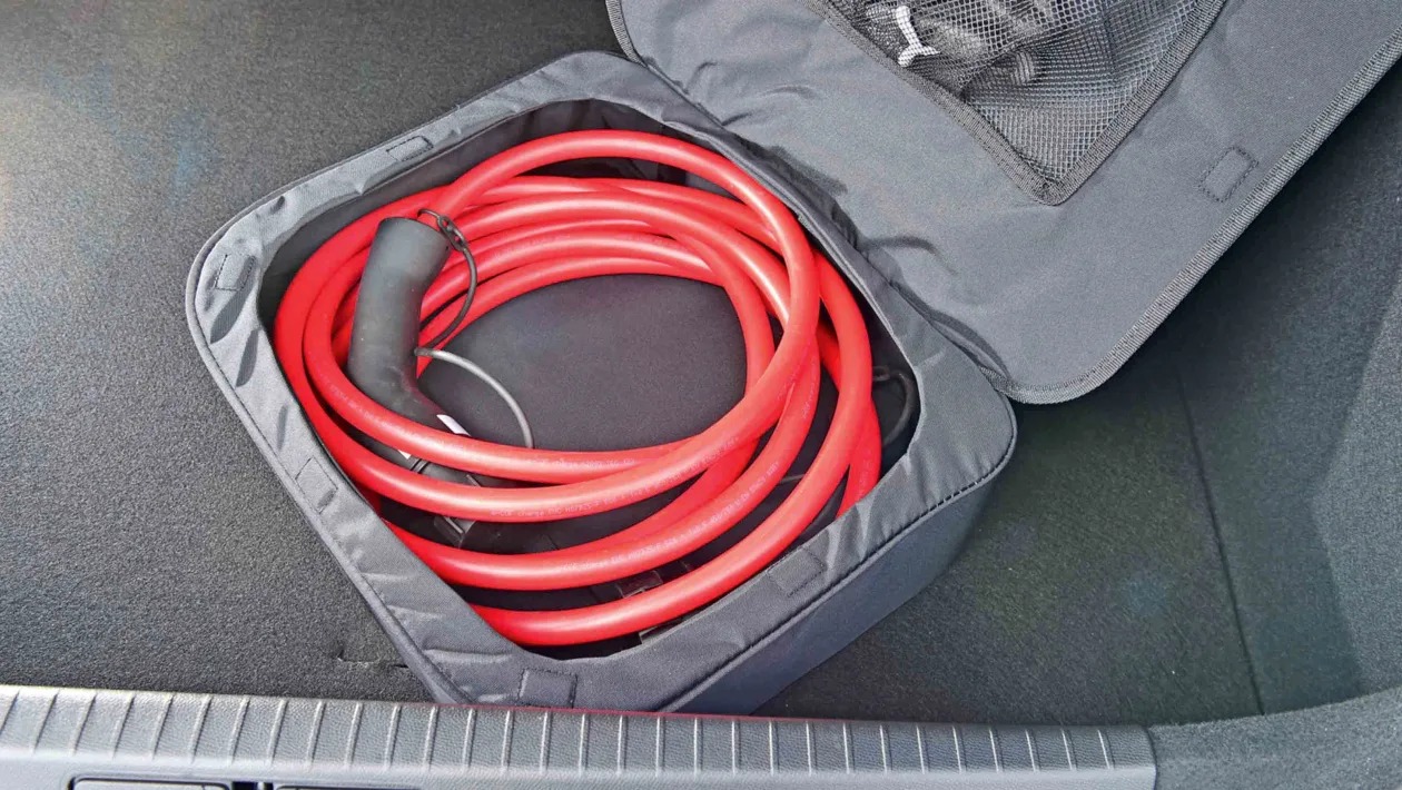 Peugeot E-208: Πόσο καλά αντέχει απέναντι στα νεότερα ηλεκτρικά;