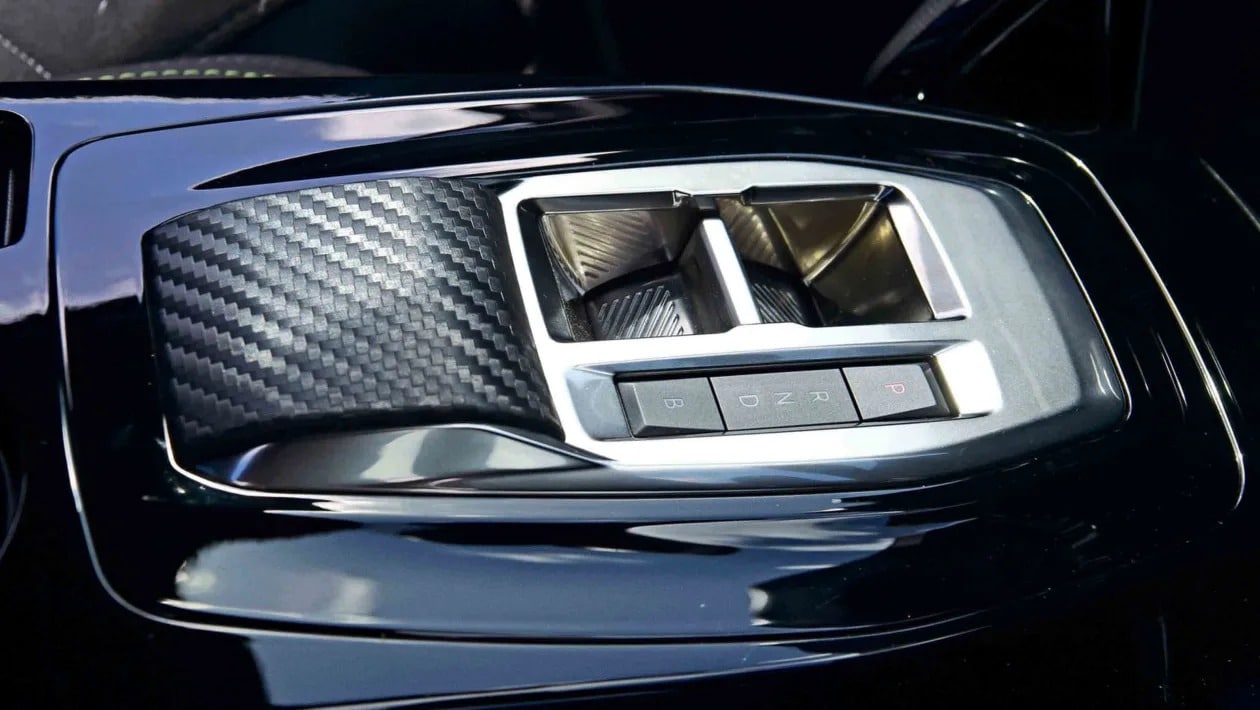 Peugeot E-208: Πόσο καλά αντέχει απέναντι στα νεότερα ηλεκτρικά;