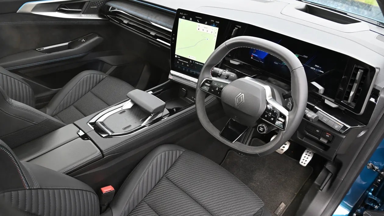 Renault Austral vs Opel Grandland: Ποιο υβριδικό SUV προσφέρει περισσότερα;