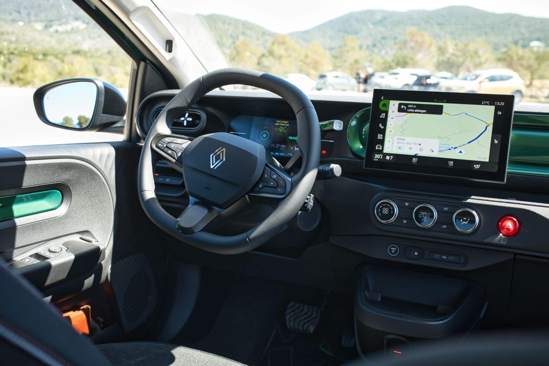 Renault Twingo E-Tech: French Kiss στην Ίμπιζα